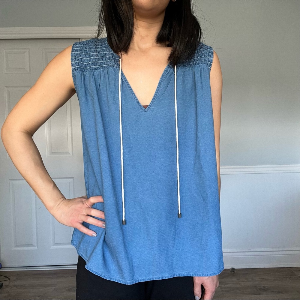 Splendid Blue Sleeveless Split Tie Neck Smocked Tank Top. Women's Size XS.